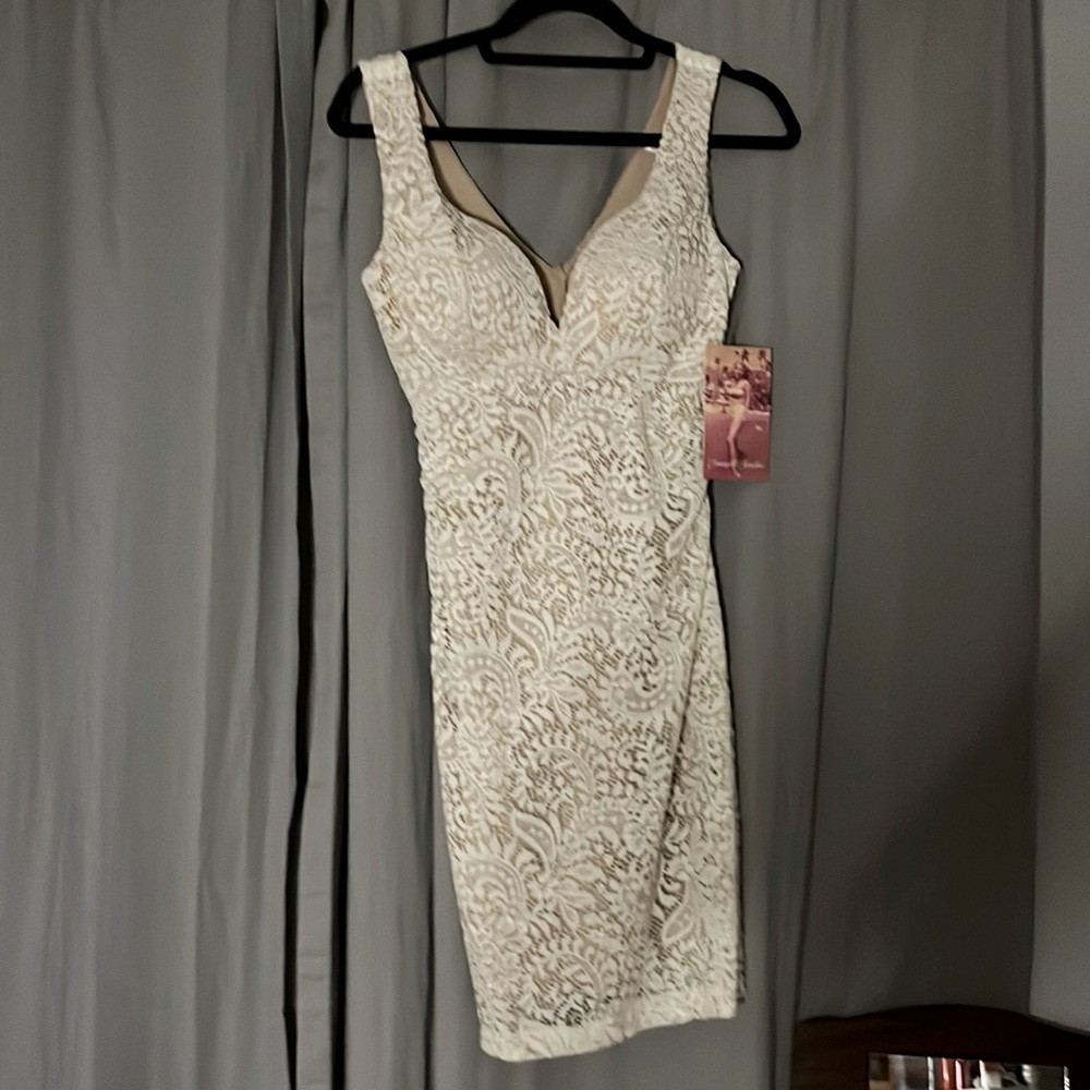 Brand new dress. ✨Formal✨ (NEGOTIATIONS ARE OPEN)